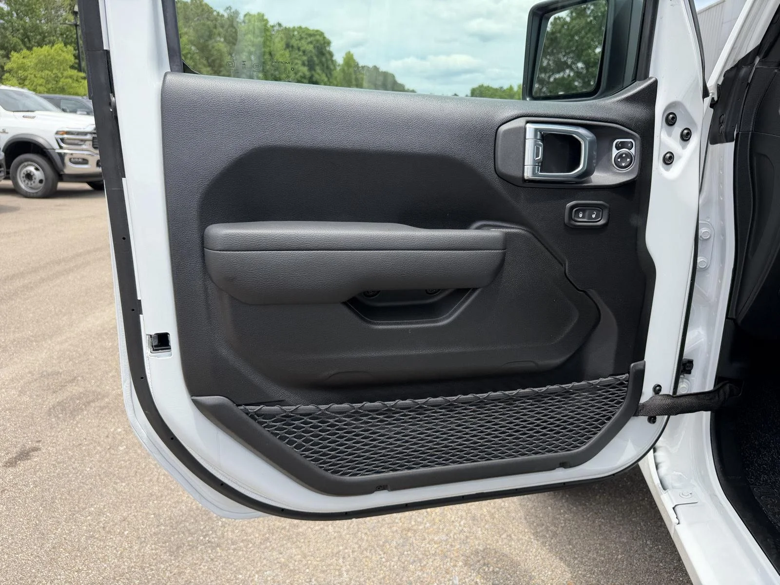 New 2026 Bright White Clearcoat Jeep 85th Anniversary Edition image 17