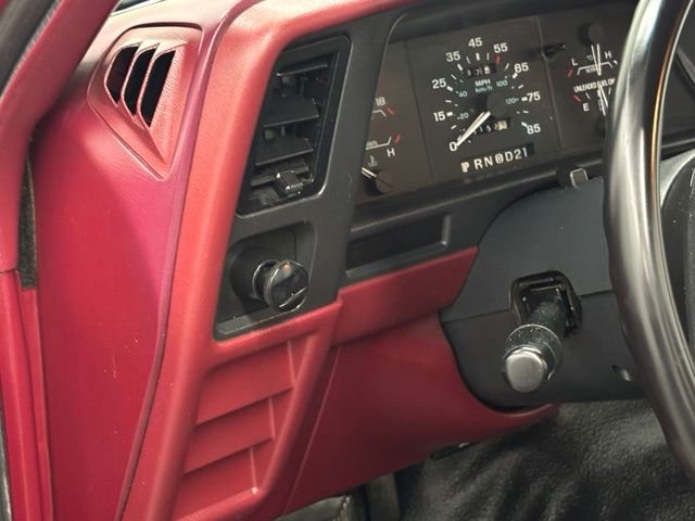 Used 1993 Red Ford  image 13