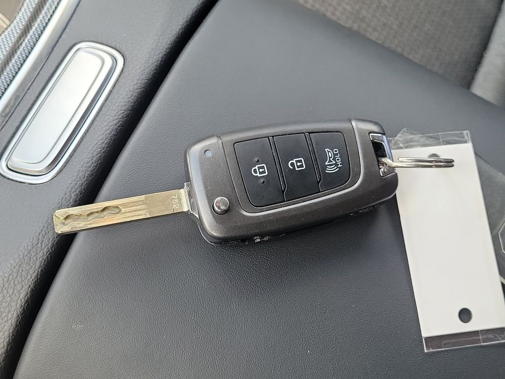 2021 Hyundai Santa Fe SE - Photo 23