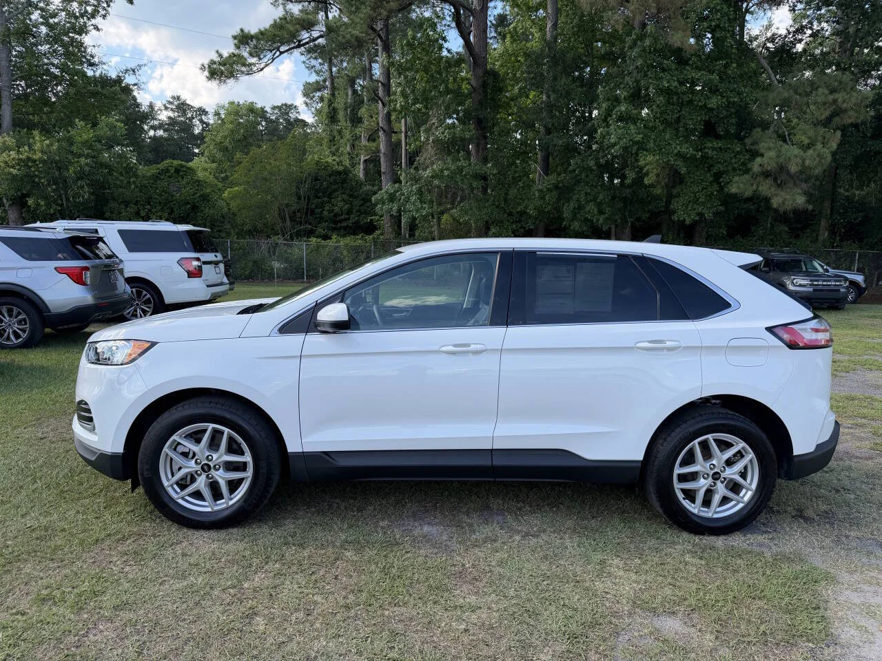 Used 2024 White Ford SEL AWD 4dr SUV image 2
