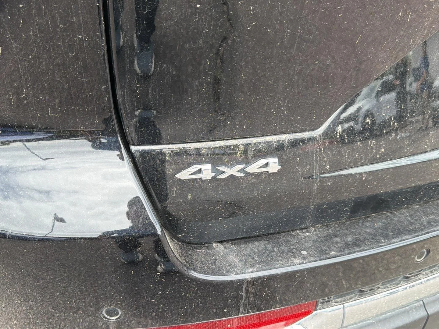 Used 2023 Diamond Black Crystal Pearlcoat Jeep Laredo image 8