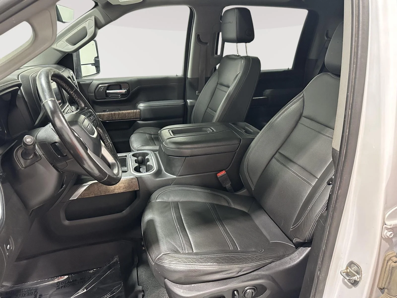 Used 2021 White Frost Tricoat GMC Denali image 19