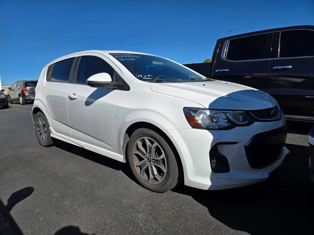 Used 2020 SUMMIT WHITE Chevrolet LT image 1