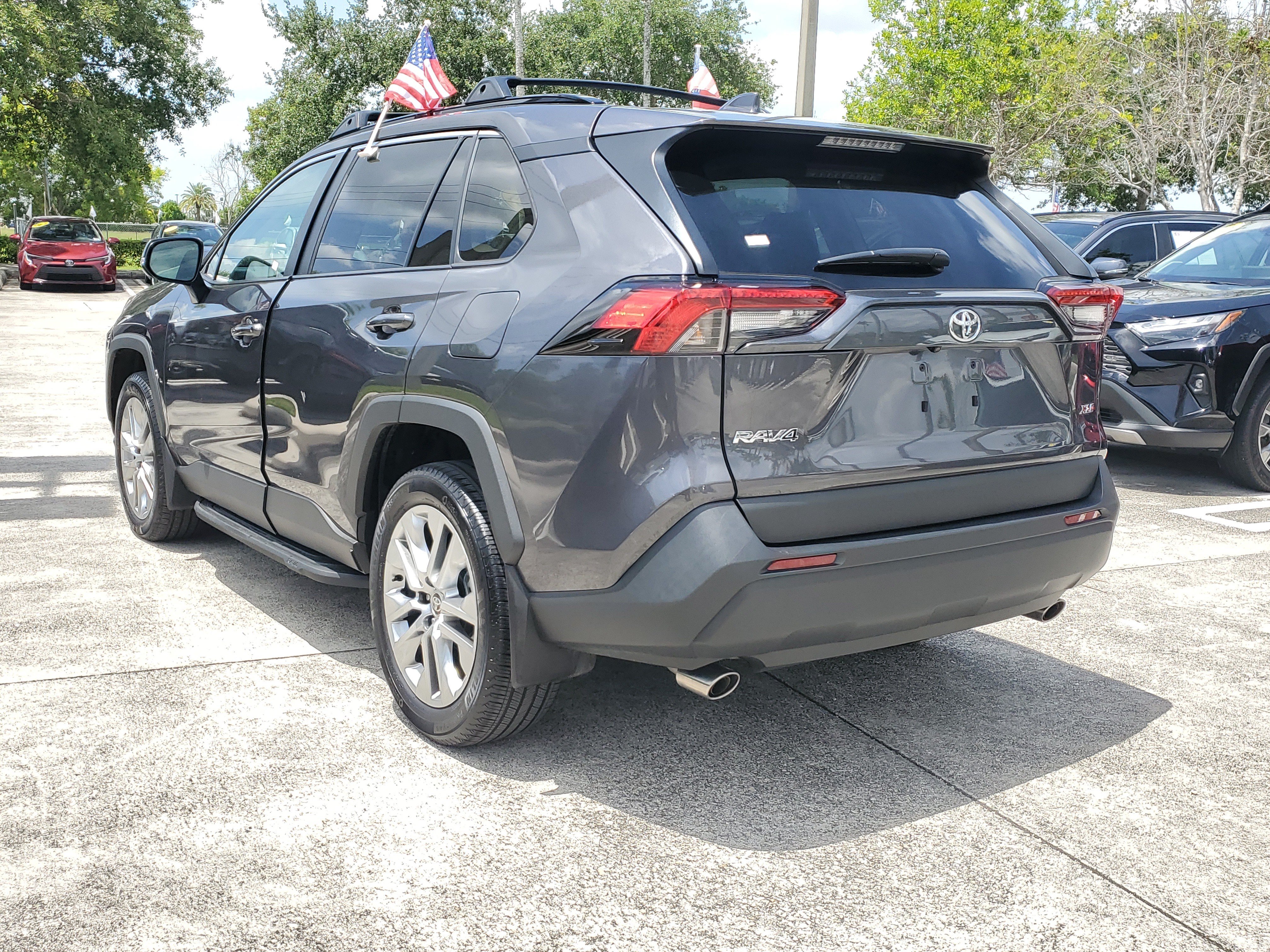 Used 2024 Magnetic Gray Metallic Toyota XLE Premium image 4