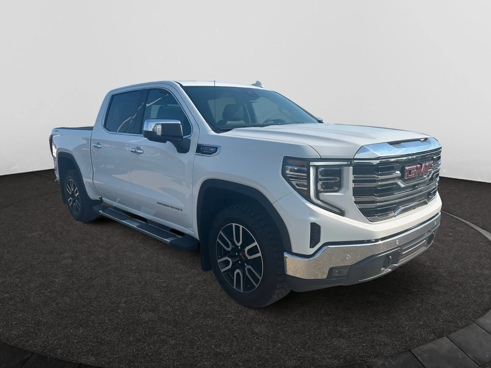 Used 2024 White GMC SLT Crew Cab 6.2L Leather Sunroof 4x4 image 7