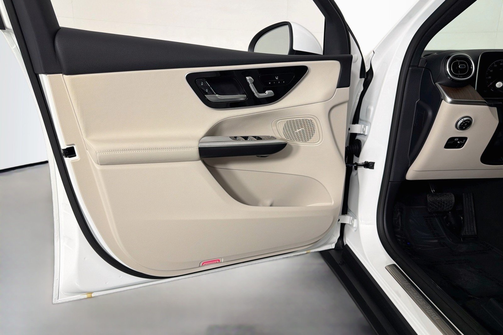 New 2026 Polar White Mercedes-Benz GLC 300 SUV image 20