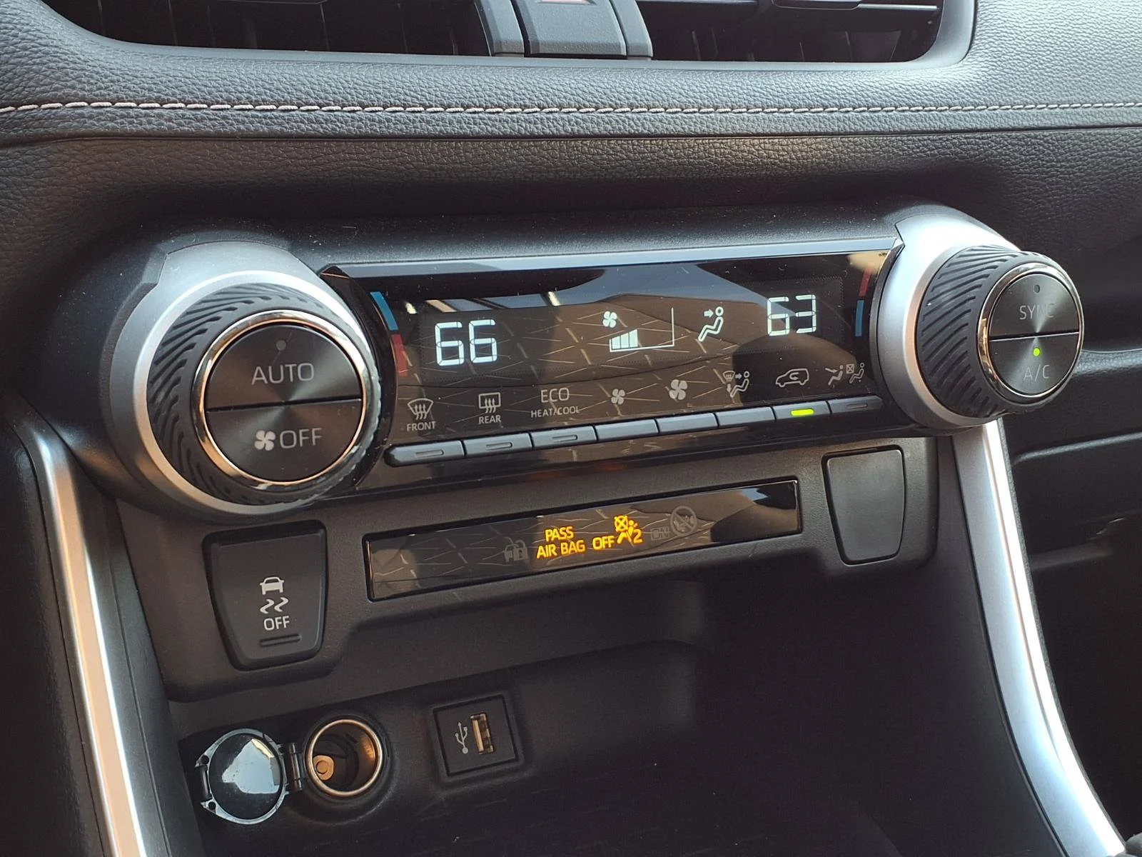 Certified Used 2025 Ice Toyota Hybrid XLE image 10