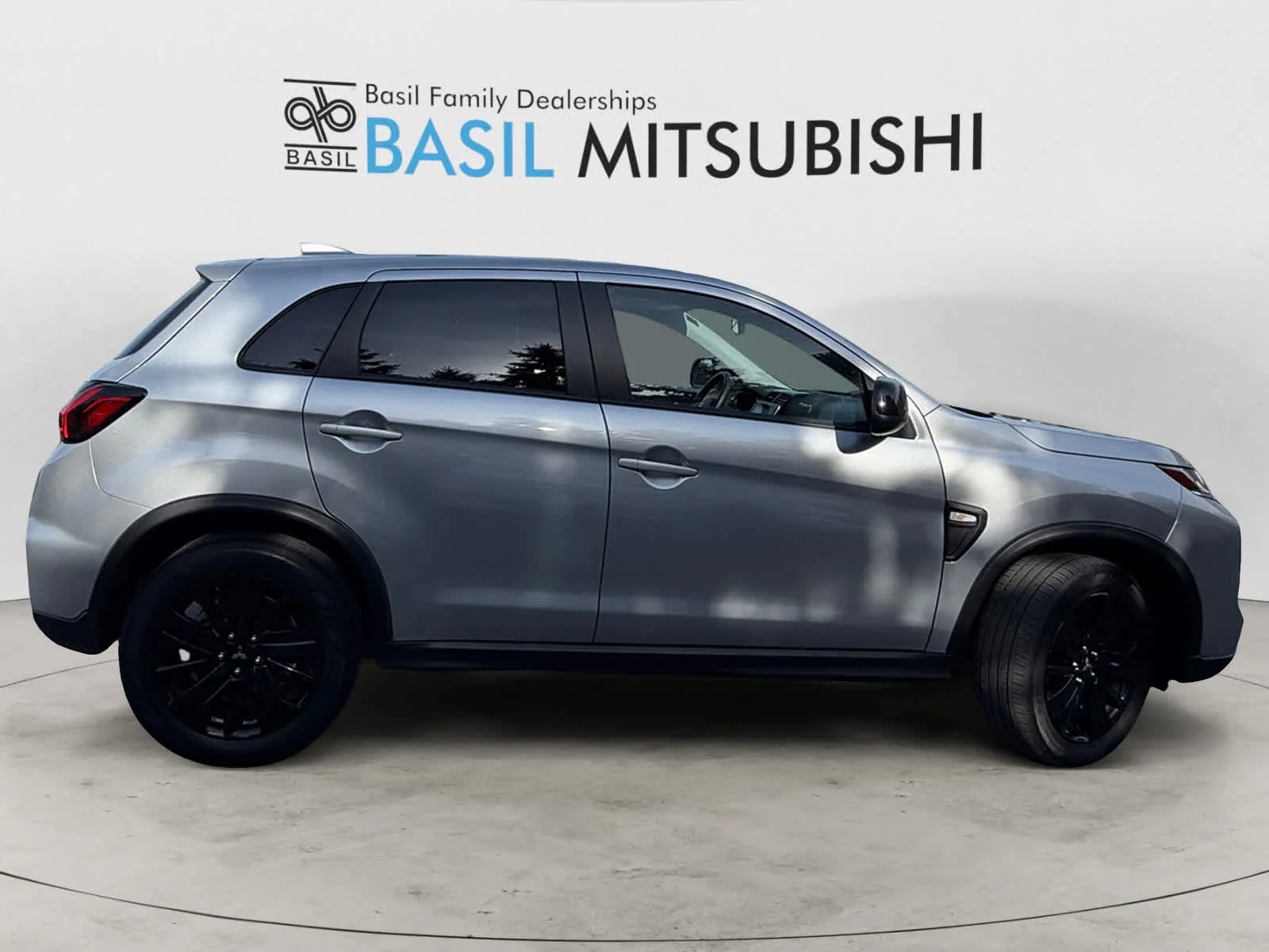 Used 2025 Alloy Silver Metallic Mitsubishi LE image 6