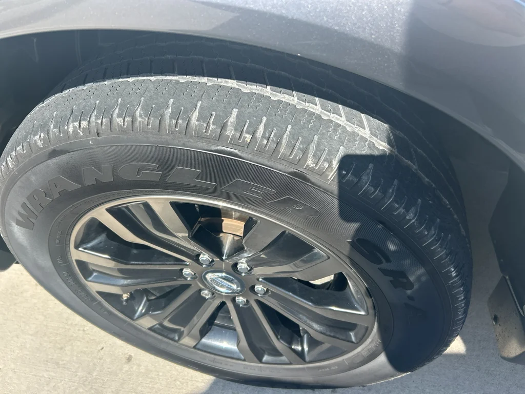 Used 2017 Pearl White Nissan Platinum image 10