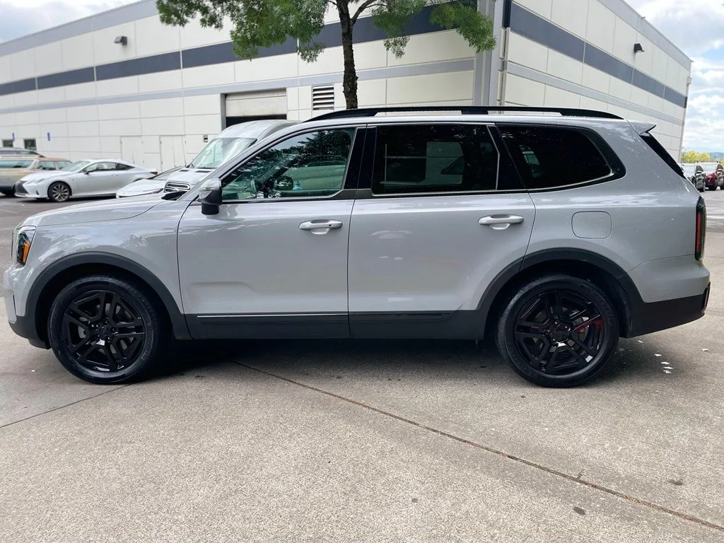 Used 2025 Wolf Gray Kia EX X-Line image 6