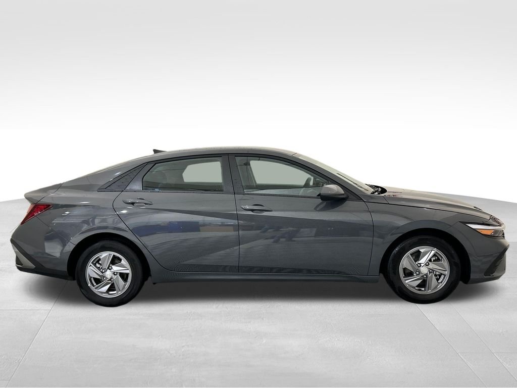 Certified Used 2025 Gray Hyundai SE image 6