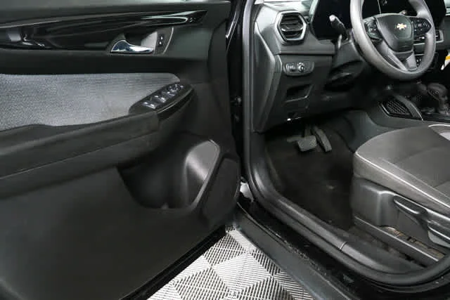 Used 2024 Mosaic Black Metallic Chevrolet LT image 7