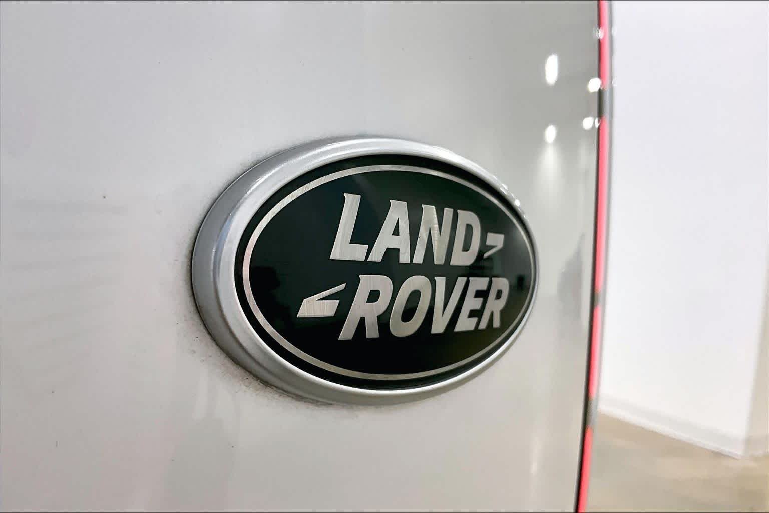 Used 2023 Icy White SV Bespoke Special Effect Gloss Land Rover SE image 30