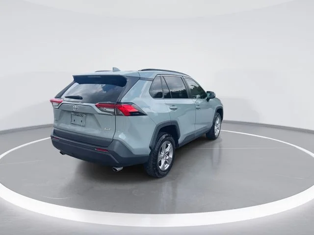 Used 2022  Toyota XLE image 8