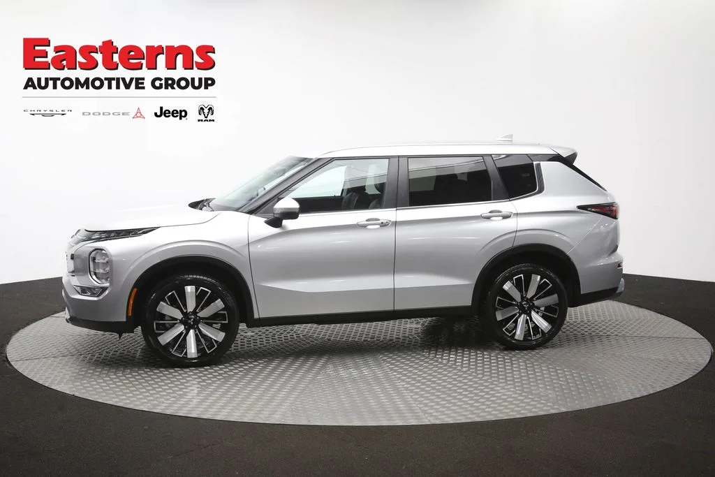 Used 2025 Silver Mitsubishi SE image 59