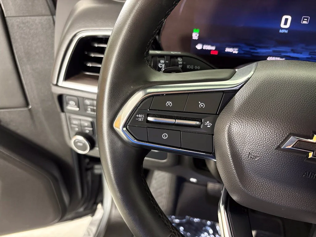 Used 2025 Gray Chevrolet Z71 image 22