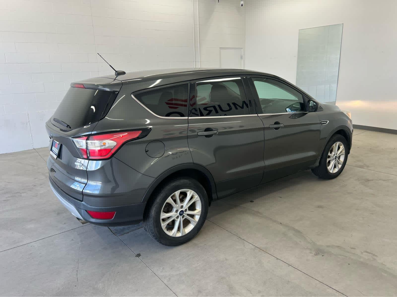 Used 2017 Magnetic Ford SE image 4
