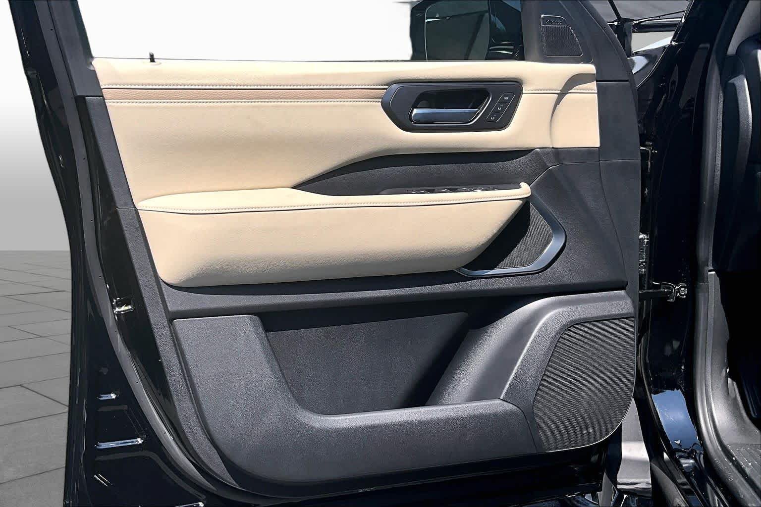 New 2026 Super Black Nissan Platinum Reserve image 10