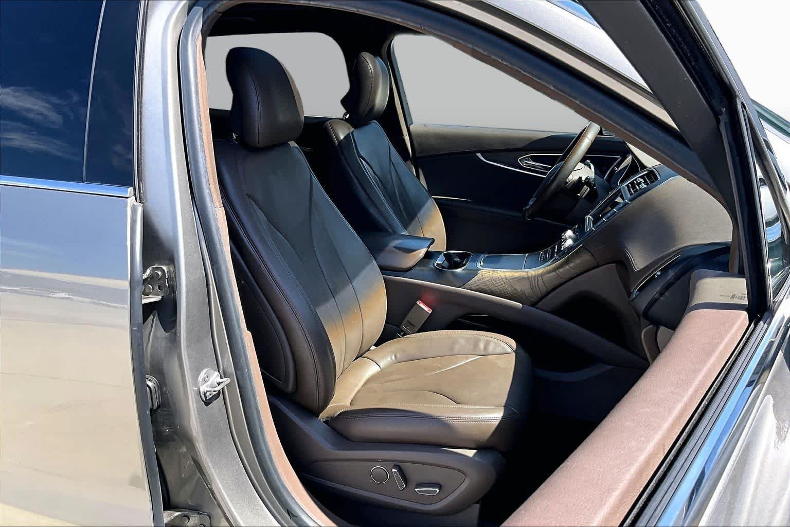 Used 2016 Luxe Lincoln Reserve image 9