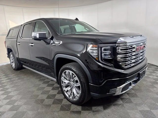 Used 2024 Onyx Black GMC Denali image 1