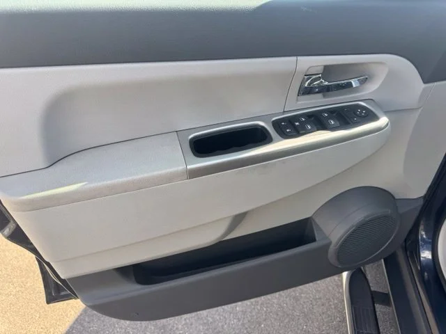 Used 2008 Blue Jeep Limited image 17