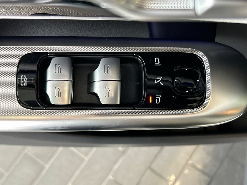 New 2027 Polar White Mercedes-Benz GLC 300 image 12