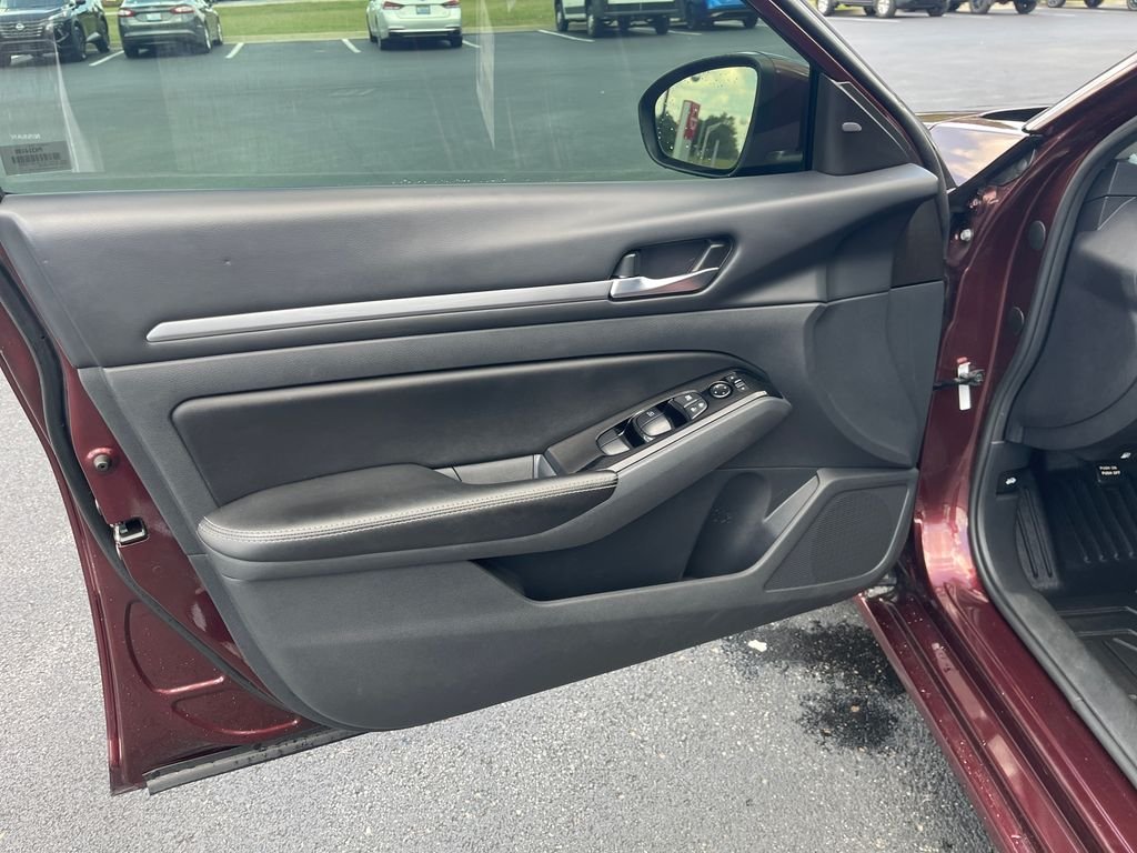 Used 2023 Red Nissan 2.5 SV image 12
