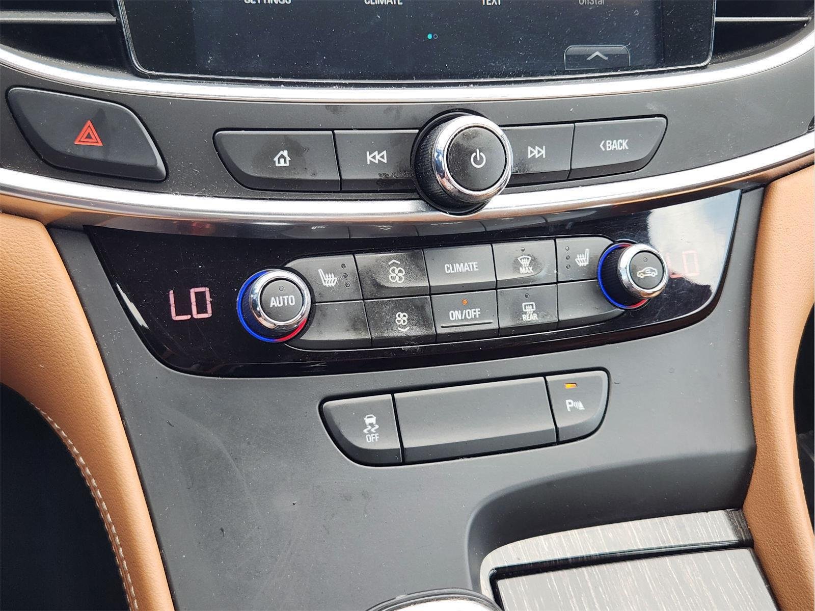 Used 2018 Summit White Buick Essence image 18