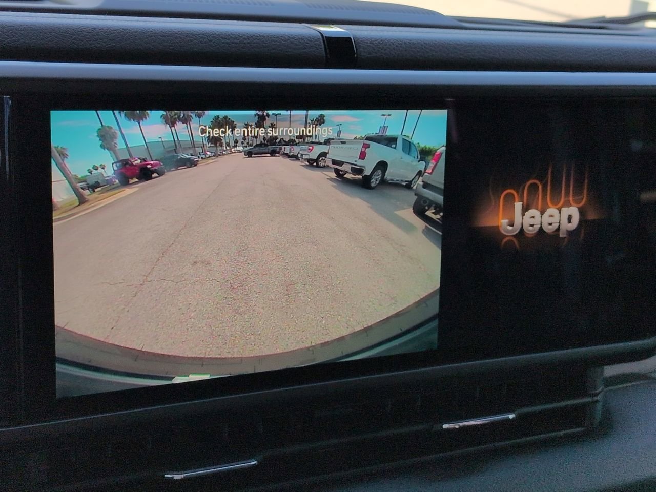 Certified Used 2025 Anvil Clear Coat Jeep Sport image 18