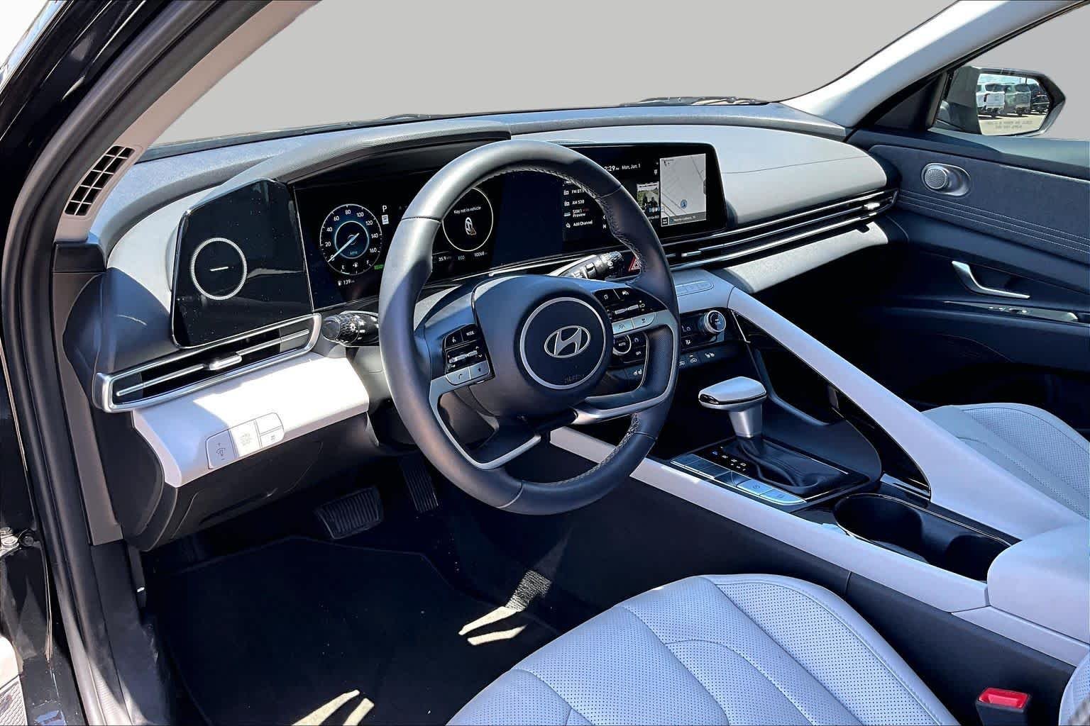 Used 2025 Abyss Black Hyundai Limited image 18