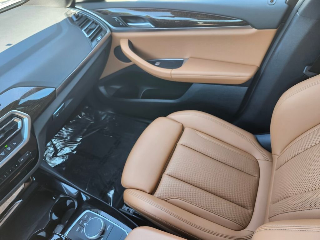 Used 2024 Gray BMW xDrive30i image 15