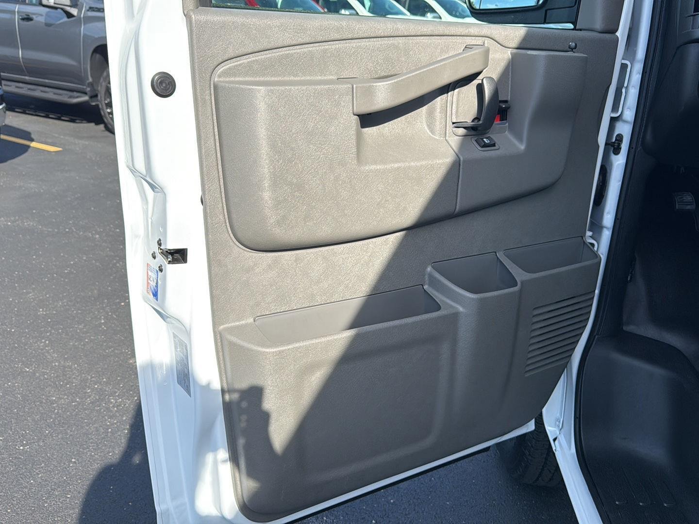 2025 Chevrolet Express Cargo Work Van - Photo 17