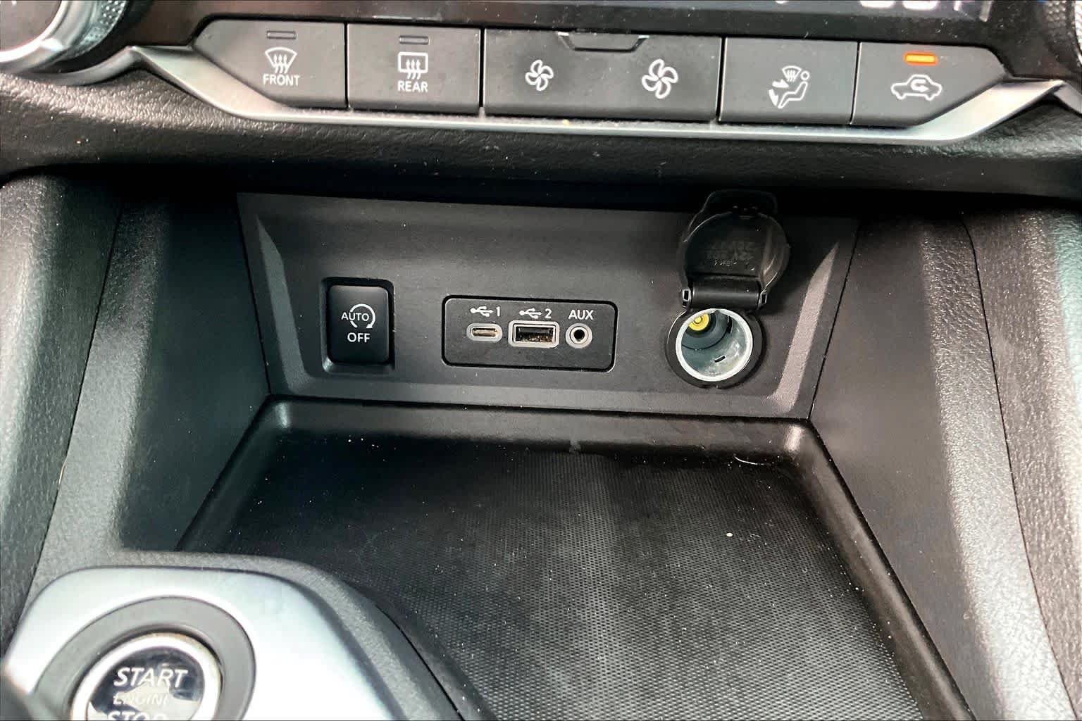 Used 2025 Super Black Nissan SR image 32