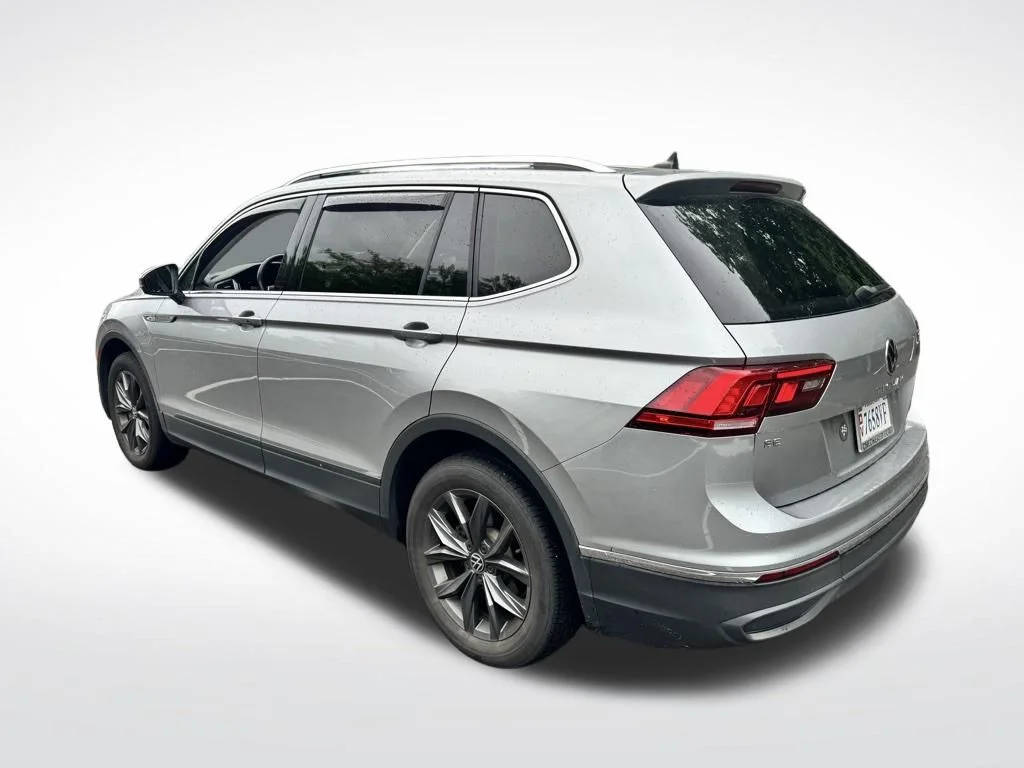 Used 2022 Silver Volkswagen 2.0T SE image 3