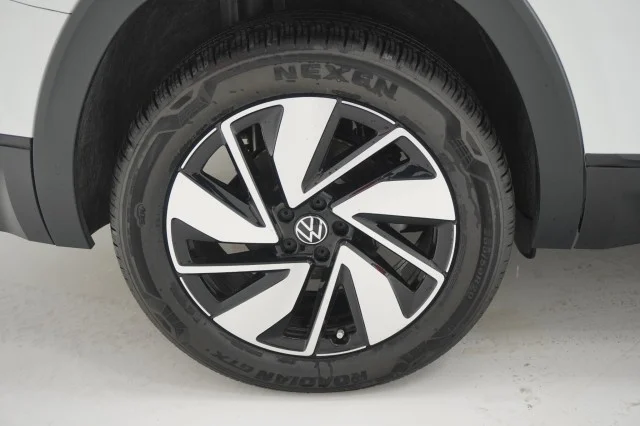New 2026 Opal White Pearl Volkswagen 2.0T SE w/Technology image 6