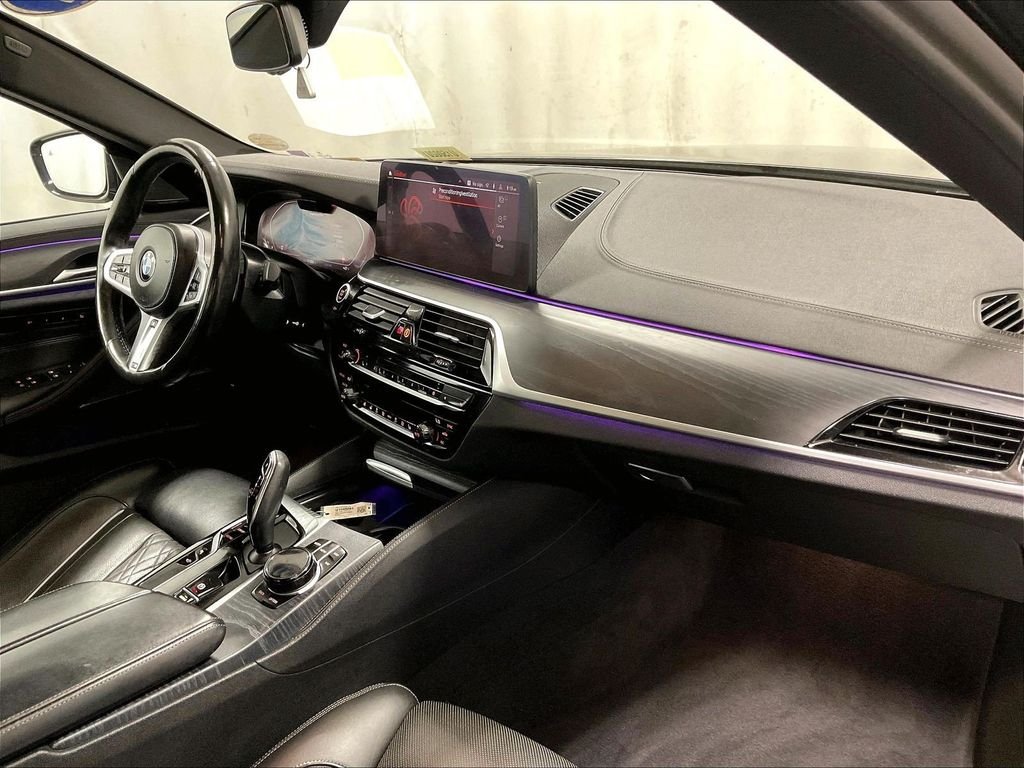 Used 2022 Black BMW M550i xDrive image 14
