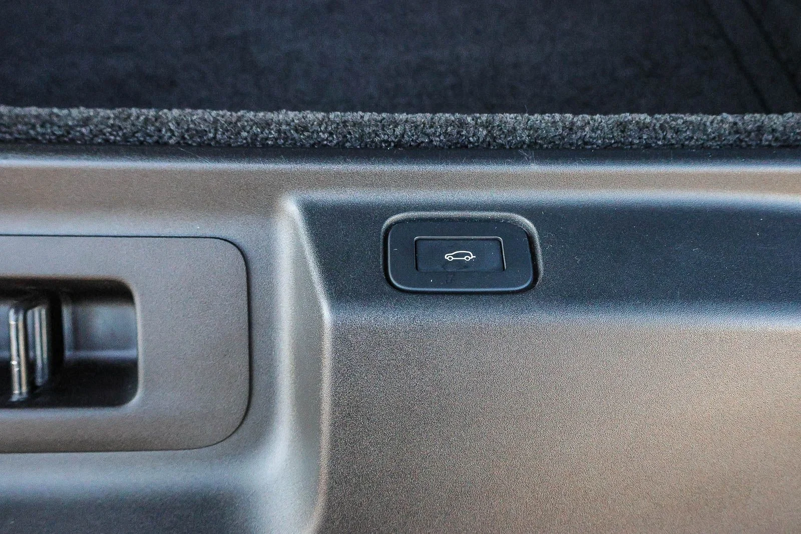 2025 Land Rover Range Rover SE - Photo 28
