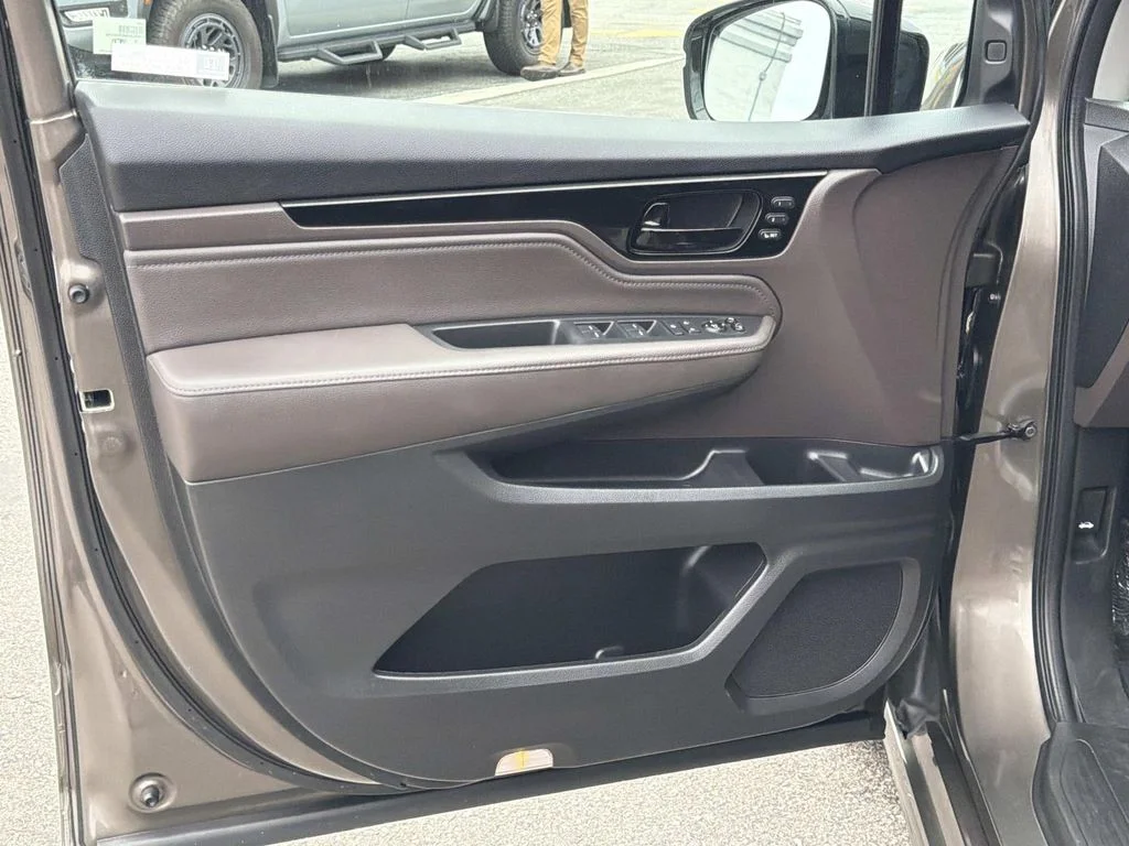 Used 2019 Pacific Pewter Metallic Honda Elite image 21