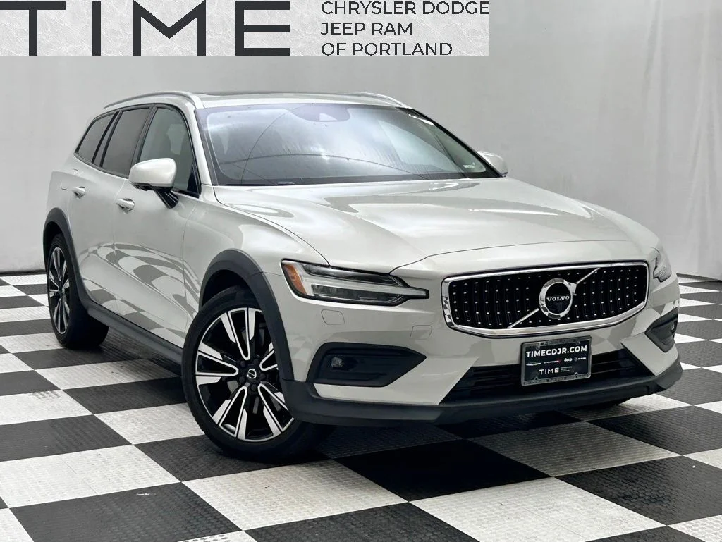 Used 2020 Silver Volvo T5 image 1