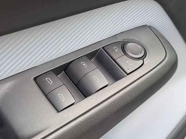New 2027 Mosaic Black Metallic Chevrolet LT image 15