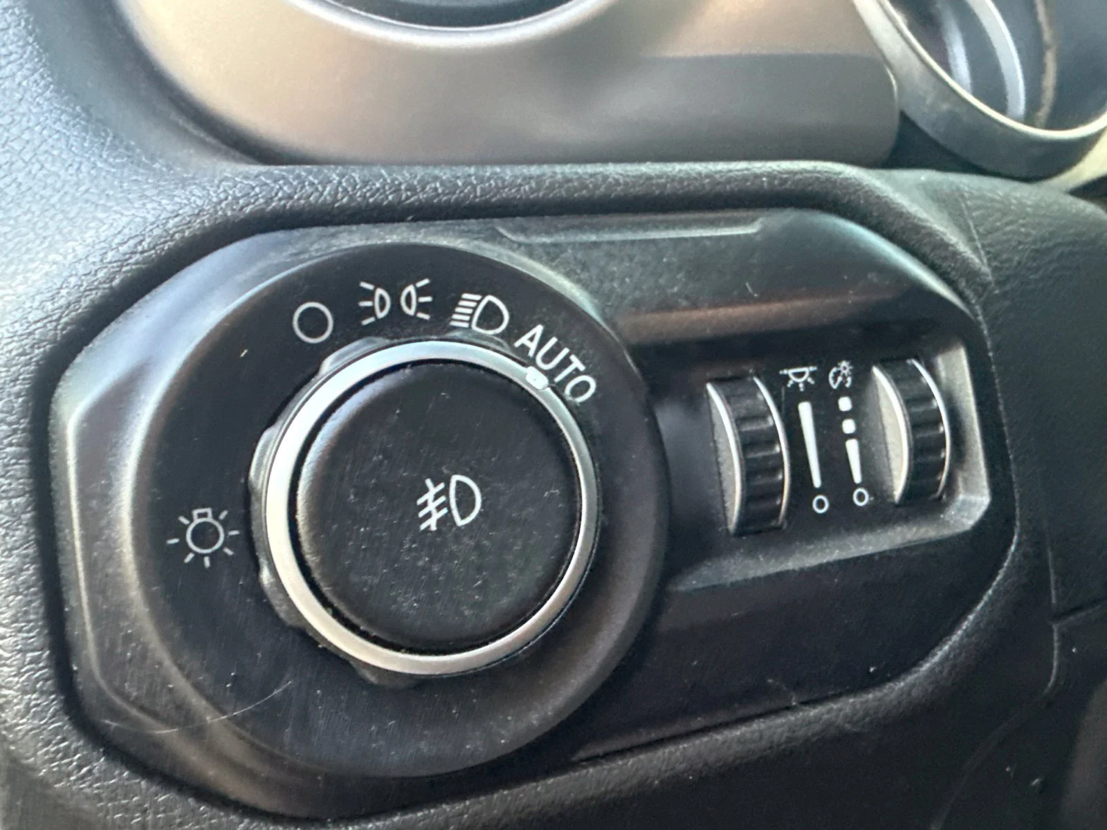 Used 2020 Black Jeep Unlimited Sport image 12