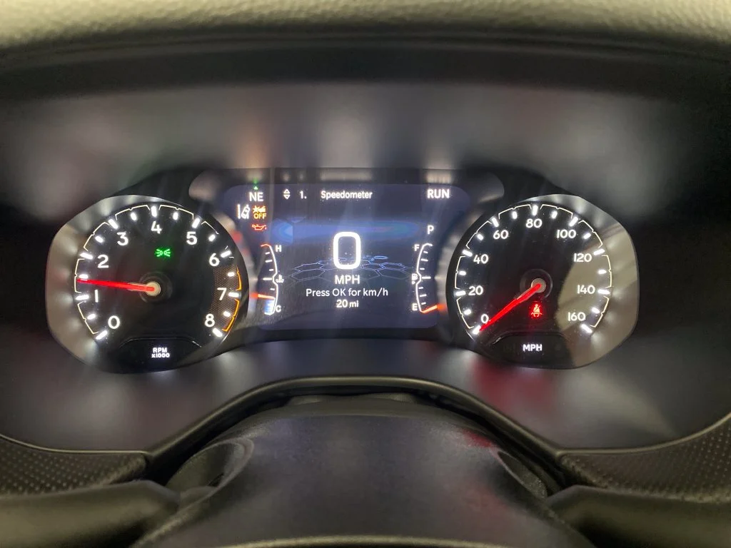 New 2027 Gray Jeep Latitude image 19