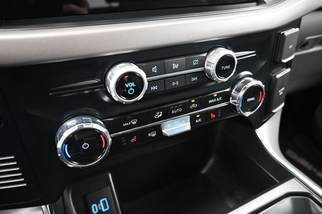 Used 2024 Blue Ford XLT image 17