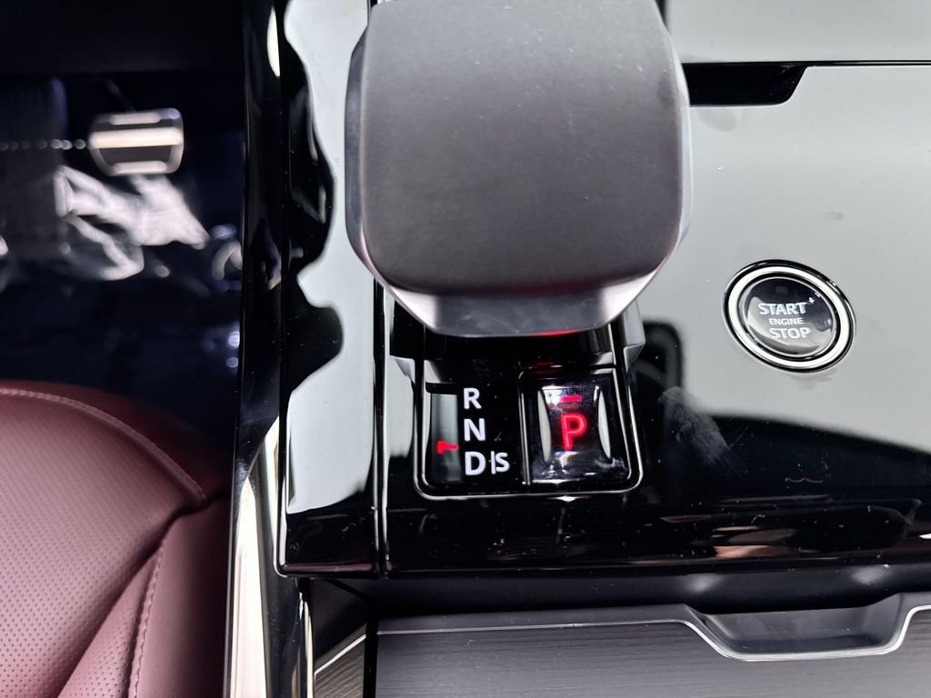 New 2027 Santorini Black Land Rover Dynamic SE image 18