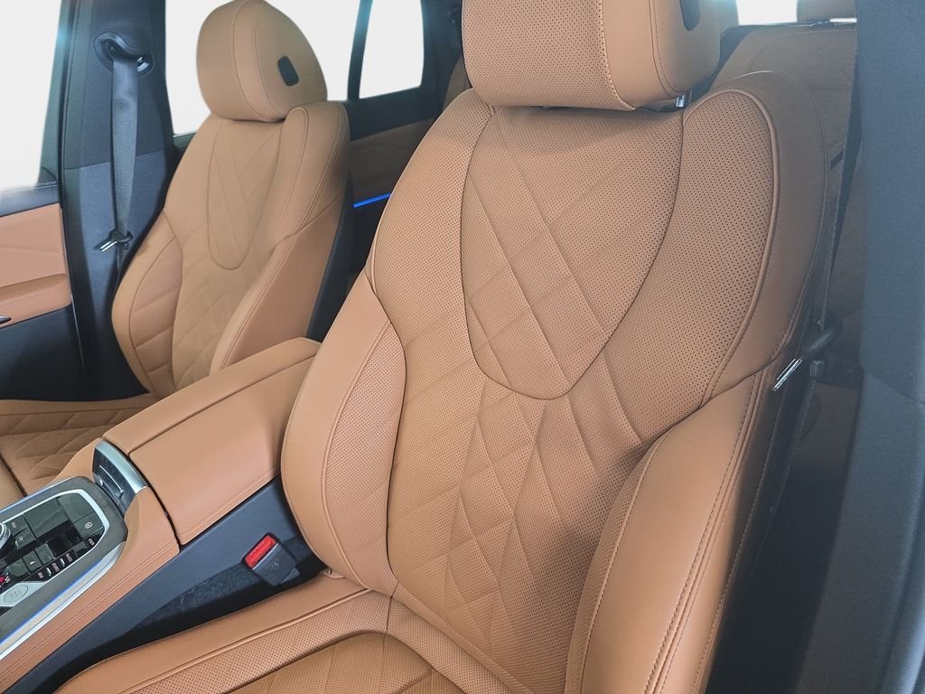New 2026 Mineral White Metallic BMW sDrive40i image 9