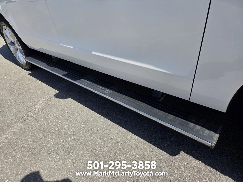 Used 2018 White Ford Limited image 24