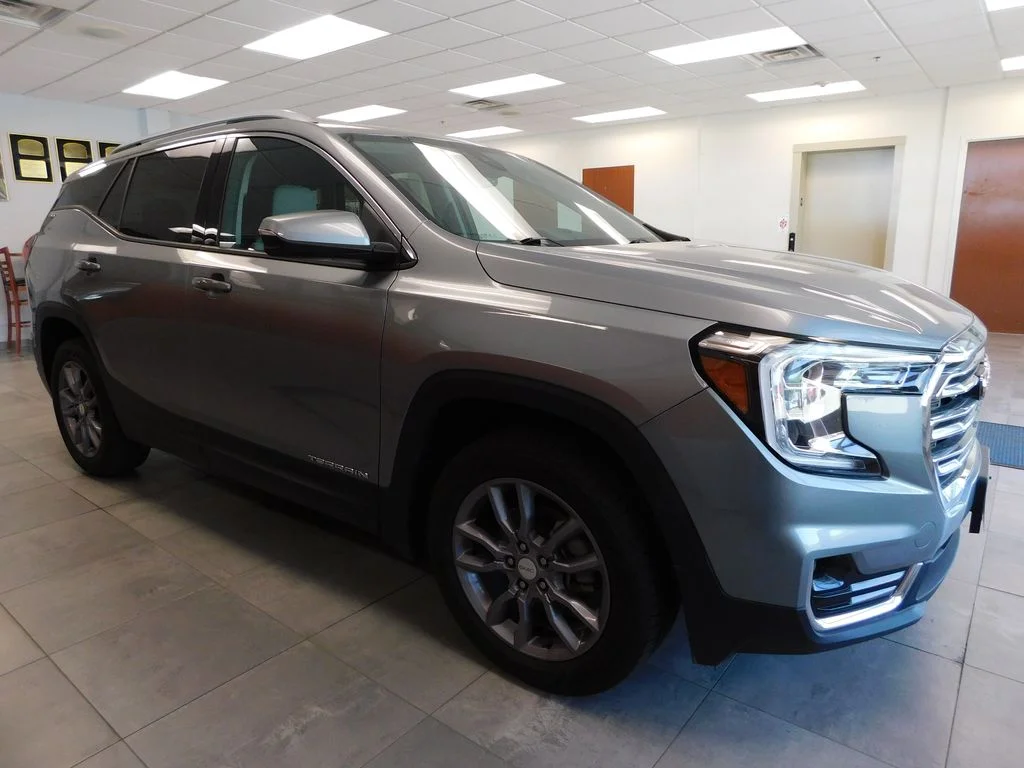 Used 2023 Sterling GMC SLT image 4