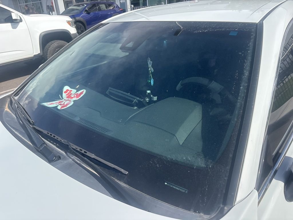 Used 2022 White Toyota XLE Plus image 3