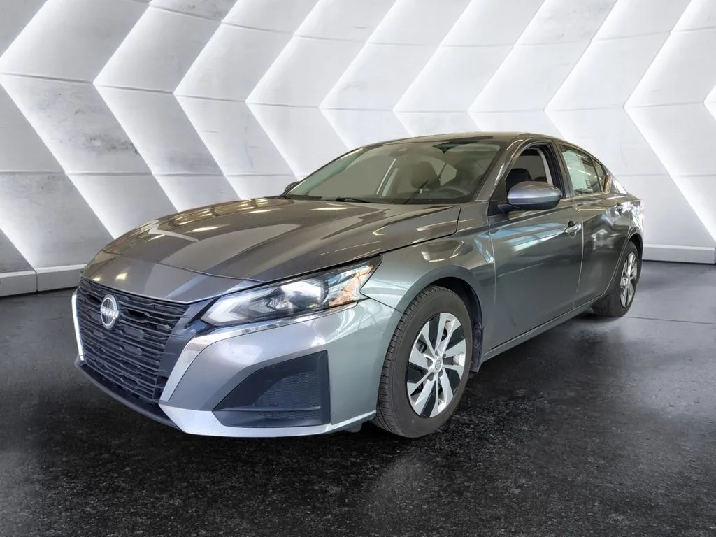 Used 2023 Gray Nissan 2.5 S image 3