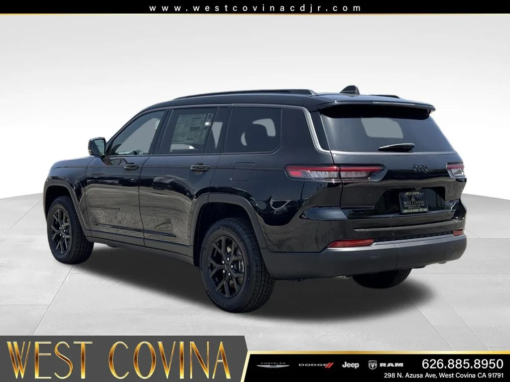 New 2026 Diamond Black Crystal Pearl-Coat Exterior Paint Jeep Altitude image 9